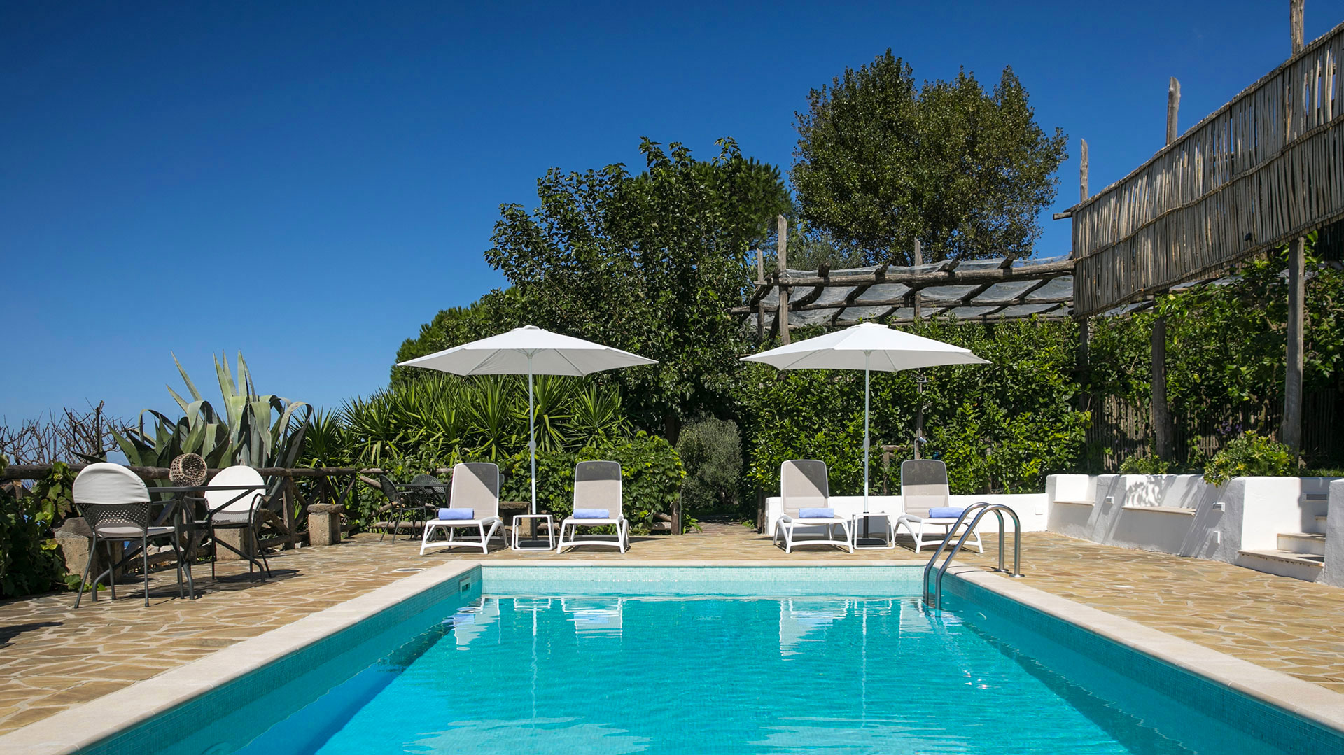 VILLA CAPRILE GUESTHOUSE || POOL